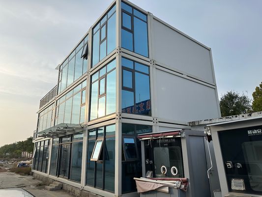 迅速な設置 利点 20 40ft スチールサンドイッチパネル フラットパック コンテナハウス オフィス用 アパートメント モールワークショップ