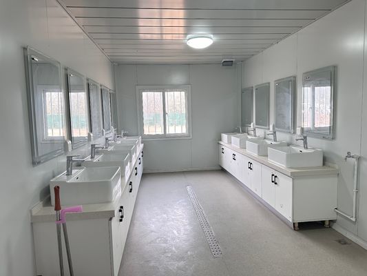 迅速な設置 利点 20 40ft スチールサンドイッチパネル フラットパック コンテナハウス オフィス用 アパートメント モールワークショップ