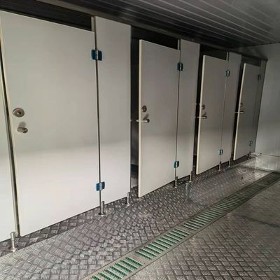 観光用浴室 プリファブ メタル彫刻パネル ローカル標準の電気とセキュリティドアを持つポータブル公衆トイレ