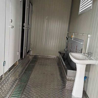 セキュリティ ドア モバイル トイレ パーソナライズされた 公共場所 モダンなスタイルのための 小さな携帯型ステンレス トイレ