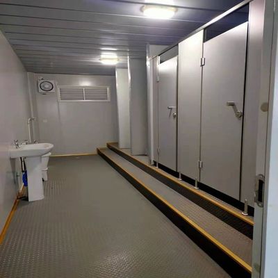 大人のための高度にカスタマイズされたポータブルトイレ 白色またはカスタマイズされた色 カスタマイズされた製造 70%の建設時間を節約する