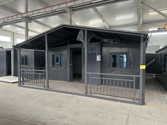 40フィートの現代的なカスタマイズされたガルバナイズド鋼筋枠 拡張可能なコンテナハウス アルミ窓とサンドイッチパネル