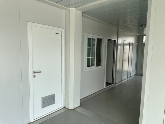 ホテル 20FT/40FT カスタマイズされた低炭素省エネ モジュラルの鉄筋フラットパック コンテナ住宅 insulation 2024 デザイン