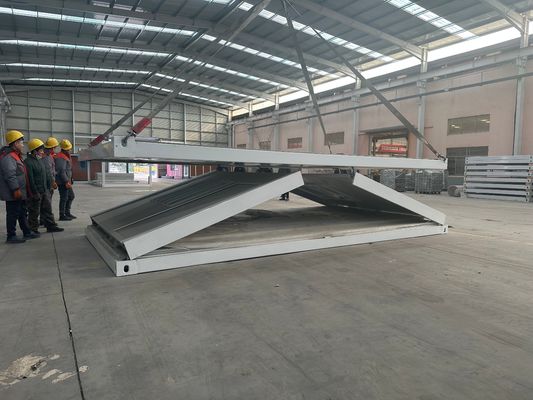 鉄 20ft 30ft 40ft プリファブサンドイッチパネル モジュール型ジグザグ折り畳みコンテナハウス 強く安定した構造