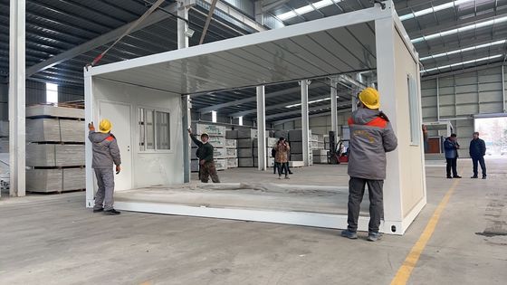 鉄 20ft 30ft 40ft プリファブサンドイッチパネル モジュール型ジグザグ折り畳みコンテナハウス 強く安定した構造