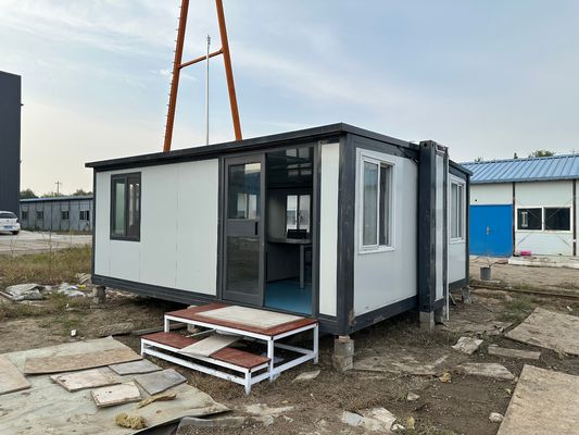 40Ft 20Ft 移動式 プリファブリック拡張可能なコンテナハウス アルミ合金 ドアと快適なデザイン