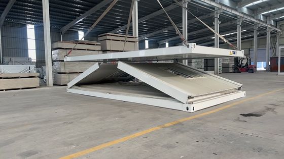 格安なプリファブコンテナハウス EPSサンドウィッチパネル屋根とアルミ窓の積み重ね可能なポータブルコンテナハウス