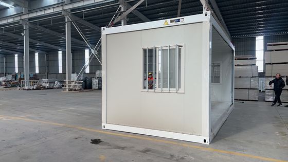 40ft 20ft オフィスサンドイッチパネル プリファブ 折りたたみ 移動型ホーム 寮キャンプ 折りたたみ 容器 耐久性 アルミ窓