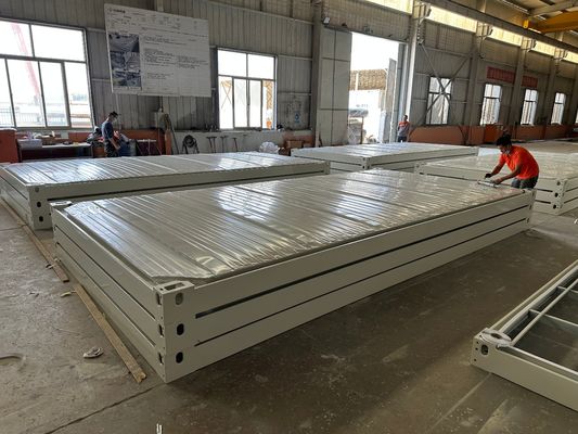 サンドイッチパネル フラットパック コンテナハウス 迅速な設置 携帯型モジュール型ホーム プリファブリック 隔離型移動家