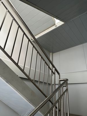 オーダーメイド 迅速な設置 高風力 フラットパックハウス モダンなデザインスタイル 600X600X300cm シングルパックサイズ