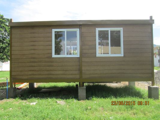 柔軟な組み立て 20ft 40ft 迅速な設置 プレファブコンテナハウス フラットパックサンドイッチパネル プレファブコンテナハウス