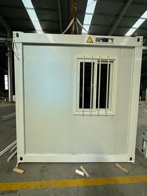 屋外建設サンドイッチパネル 急速な建成 鉄筋 20 40 フィート プリファブ 防風 軽量 折りたたみコンテナハウス