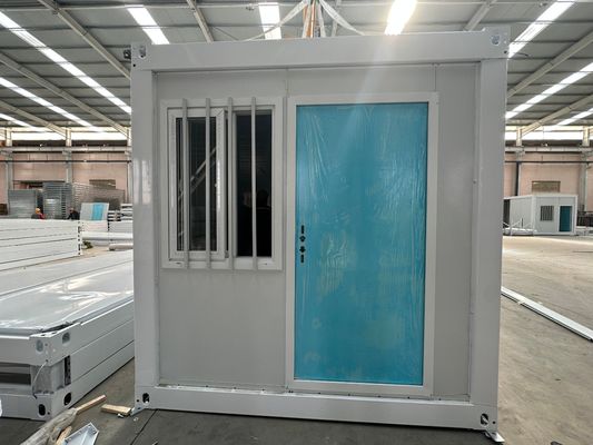 屋外建設サンドイッチパネル 急速な建成 鉄筋 20 40 フィート プリファブ 防風 軽量 折りたたみコンテナハウス
