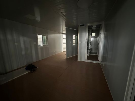 ビラ モダン 20 フィート 30 フィート 40 フィート 移動式拡張可能なコンテナハウス 環境に優しい住宅 浴室とキッチンでプリファブリック