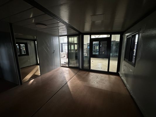 40FTまたはカスタマイズされた現代デザインスタイル 拡張可能なコンテナハウス 脱ぎ取れるリビングルームと暖かい浴室
