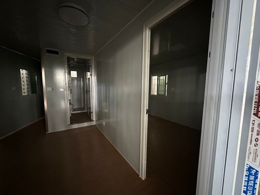 20フィート2部屋 プリファブリック 贅沢 拡張可能なコンテナハウス カスタマイズされたカラー設置付き ビラ 柔軟な組み立て