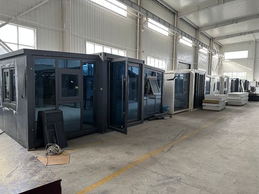 スチール 迅速なビルド キャンプ版 キャンプ バターフライ 携帯型移動ホーム トイレとシャワー付き リビングハウス キャビン