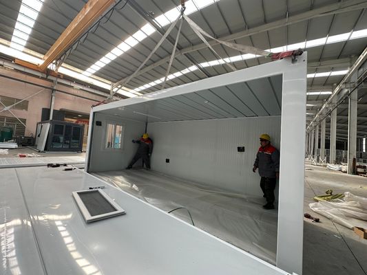 快適な折りたたむ式 コンテナ モジュール式オフィス トップ屋根水不全とローカル標準の電気を持つ家