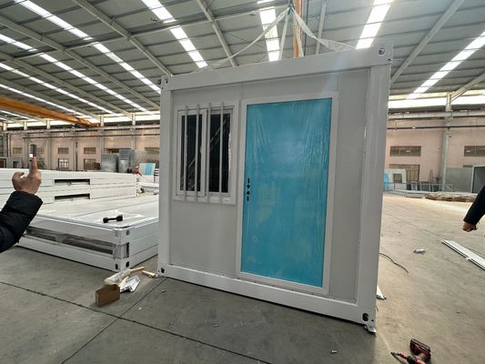 快適な折りたたむ式 コンテナ モジュール式オフィス トップ屋根水不全とローカル標準の電気を持つ家