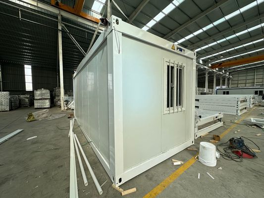 快適な折りたたむ式 コンテナ モジュール式オフィス トップ屋根水不全とローカル標準の電気を持つ家