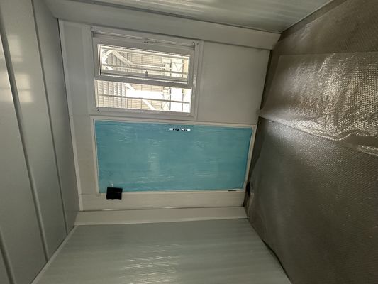 折りたたむ式サンドイッチパネル コンテナハウス ポータキャビンショップ ローカル標準電気 20FT / 40FT カスタマイズ