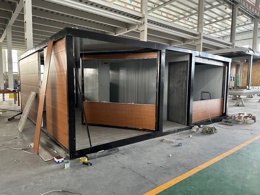 20ft拡張可能なコンテナハウス 厨房と 現代のデザイン 完全に家具 2 ベッドルーム 携帯 リビング オーダーメイド