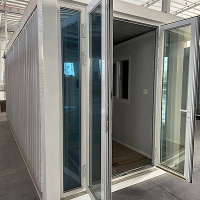20フィート 40フィートの拡張可能なコンテナハウス 高級生活用 ガルバネイドシートガラス ウール 壁パネルと標準厚さ