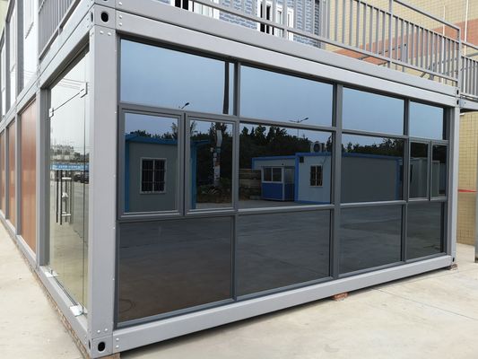 白色 脱ぎ取れるコンテナハウス セキュリティドア付き モダンなスタイル