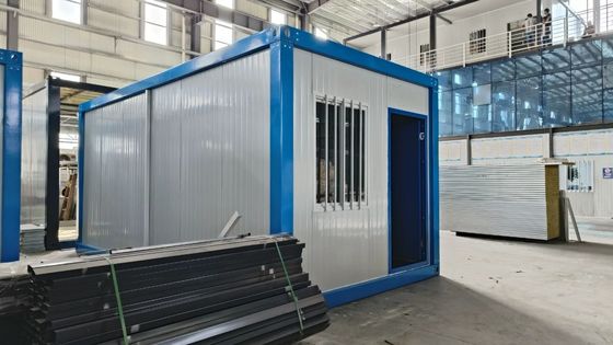 3 ベッドルーム 環境に優しいモジュール式プリファブ 引換可能なコンテナハウス カーポートと呼吸可能なデザイン