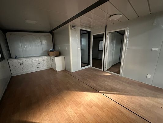 スチール 豪華 拡張可能なコンテナハウス 2/3 ベッドルーム 室外生活のためのポータブルホーム 折りたたむデザイン