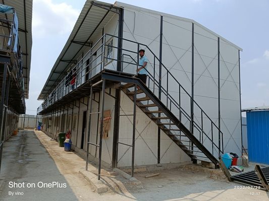 プロの建築家による設計による 急速な工業用サンドイッチパネル 寮の配置 直接プリファブハウス