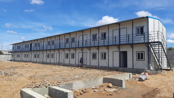 青白い木 20ft 40ft プリファブハウス 現代的な緑色のヴィラ 環境に優しい生活