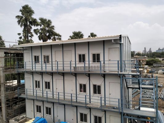 アルミの窓と木製の床 2階建てのガラスプリファブ家庭用家