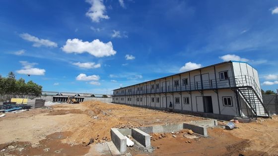 アルミの窓と木製の床 2階建てのガラスプリファブ家庭用家