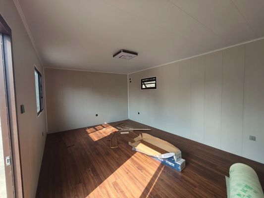 軽鋼構造のフレームで設計されたプリファブリックポッドハウス